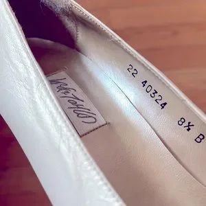 Lord & Taylor | Shoes | Lord Taylor Vintage Leather Kitten  display picture 1